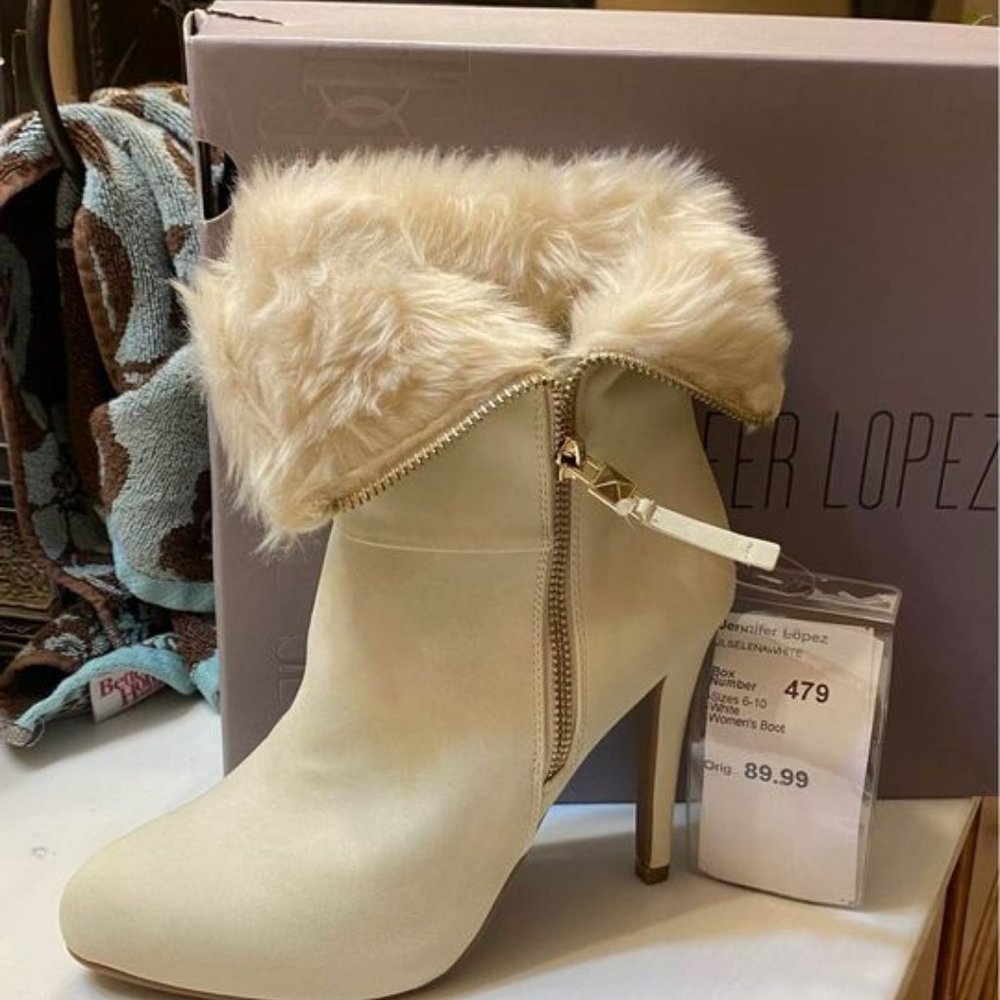 Jennifer Lopez cream suede fashion bootie Size 7